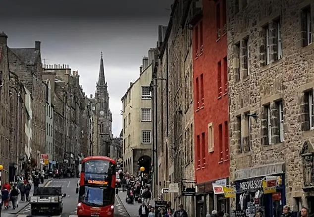 Royal Mile Famous Canongate Flat *