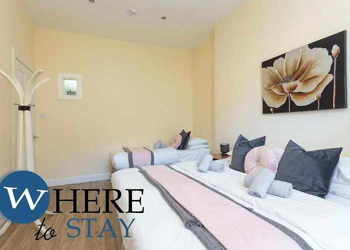 Beautiful 2bed Ground-f Pitt St. *