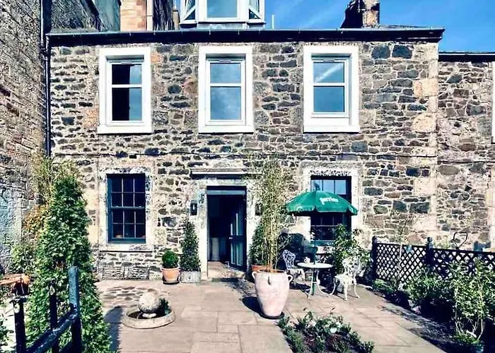 Stylish Georgian Garden + Secure Parking *