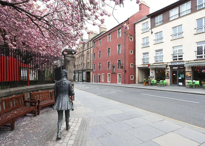 Joivy Affordable 3,4,5 And 12 Bed Private Flats Next To Royal Mile (adults Only)