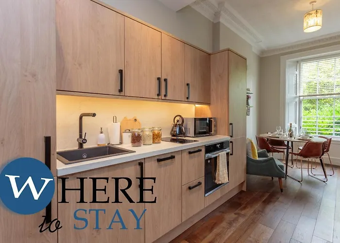 Stylish 2bed Underneath Castle אדינבורו