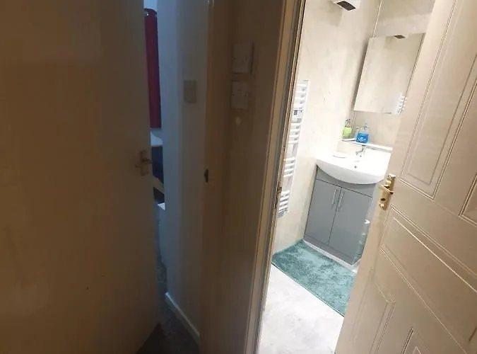 Peaceful Private With Free Parking And Wifi شقة *