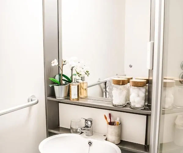 For Students Only - Mcdonald Road In Εδιμβούργο