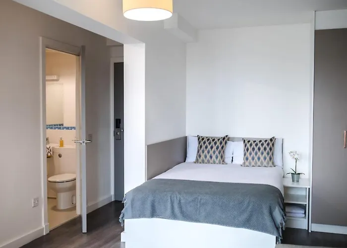 For Students Only - Mcdonald Road In Διαμέρισμα *