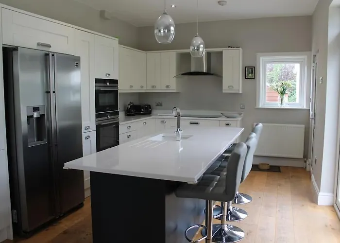 Gorgeous Family 15 Mins From Centre Villa