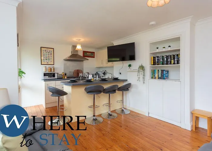 Lovely By The Hillwood Park-free Parking