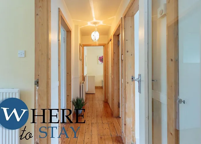 Lovely By The Hillwood Park-free Parking