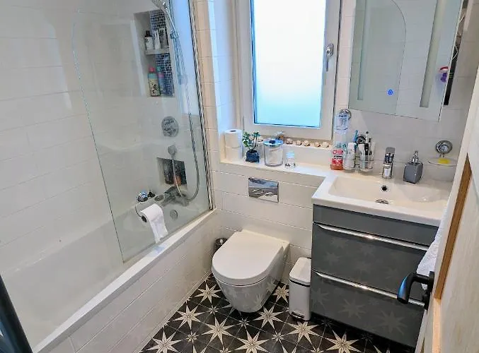 منزل للإقامة Cosy Guest In A Family With Private Bathroom And Free Parking