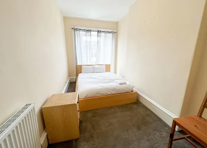 Convenient 3br Flat On Leith Walk