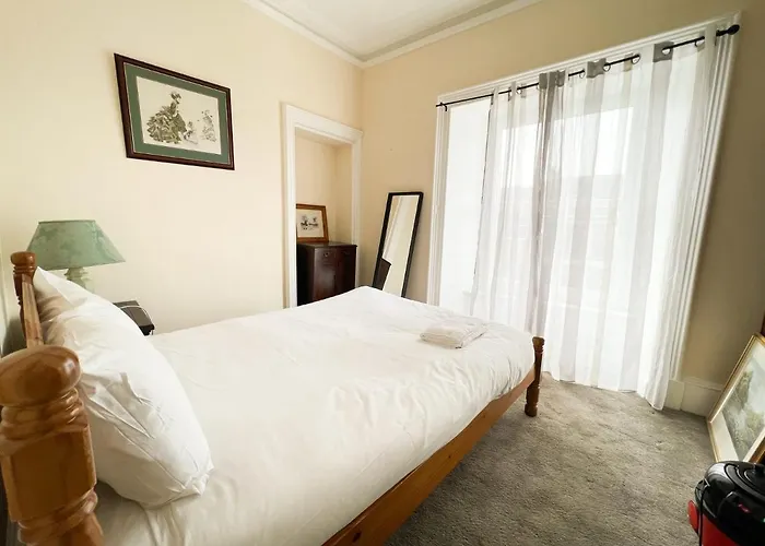 Convenient 3br Flat On Leith Walk Apartment *