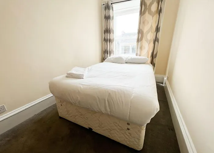 Convenient 3br Flat On Leith Walk Edinburgh