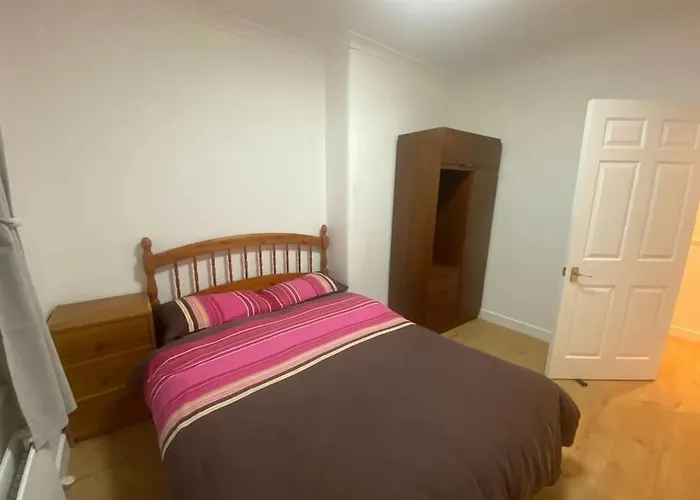 Steps Away From The Action דירה