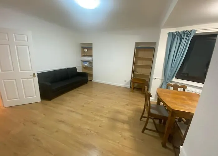 דירה Steps Away From The Action