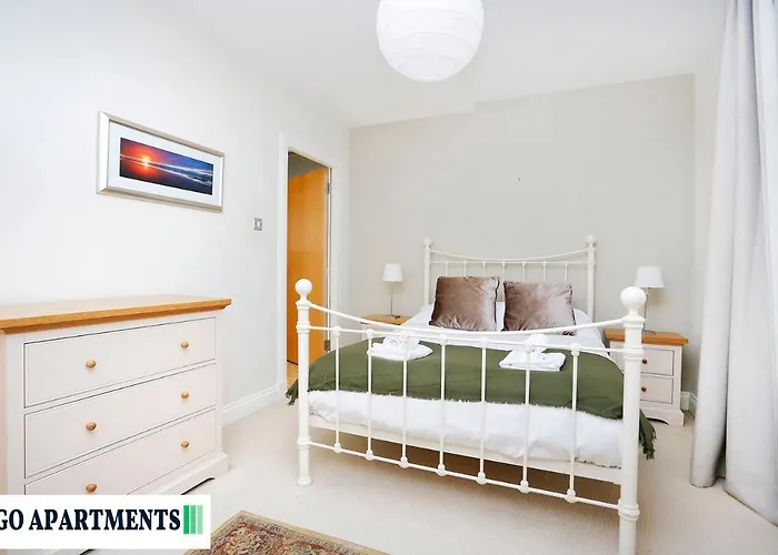 Large 2 Bed Centre - Free Parking * Edinburgh
