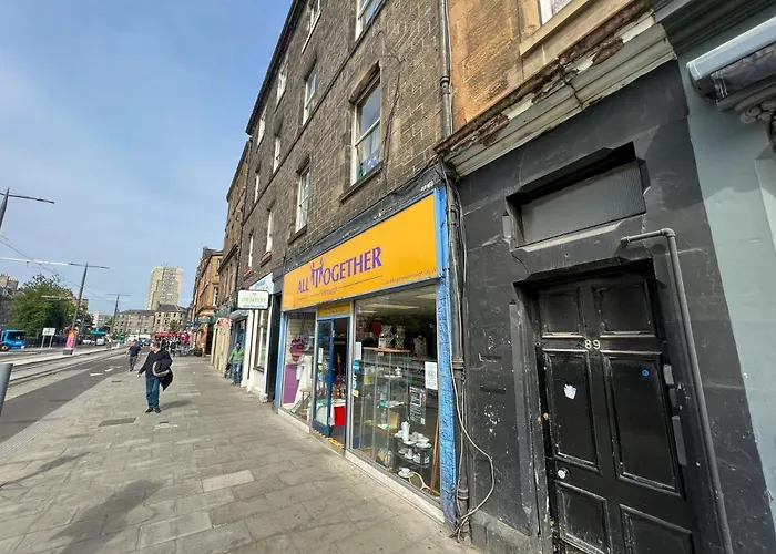 Convenient 3br Flat On Leith Walk Edinburgh
