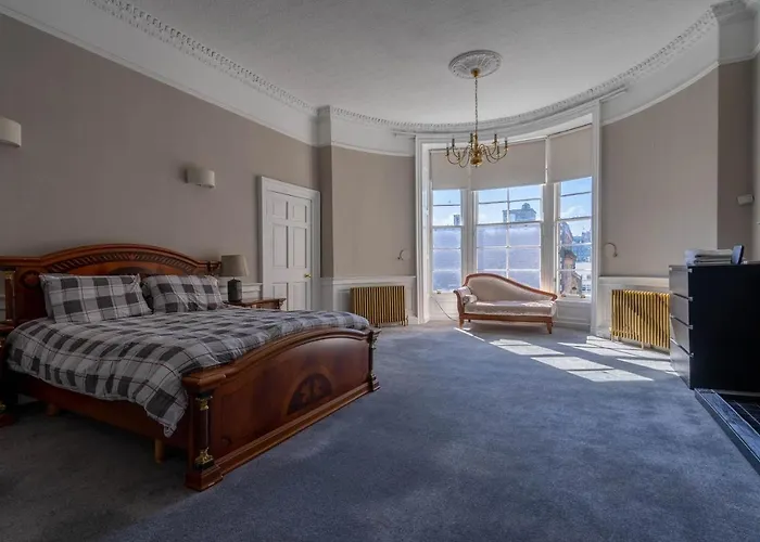 Luxury Apartment/flat Centre דירה