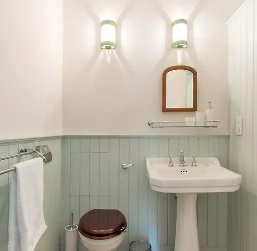 Holiday home The Pavilion At Lamb's House *