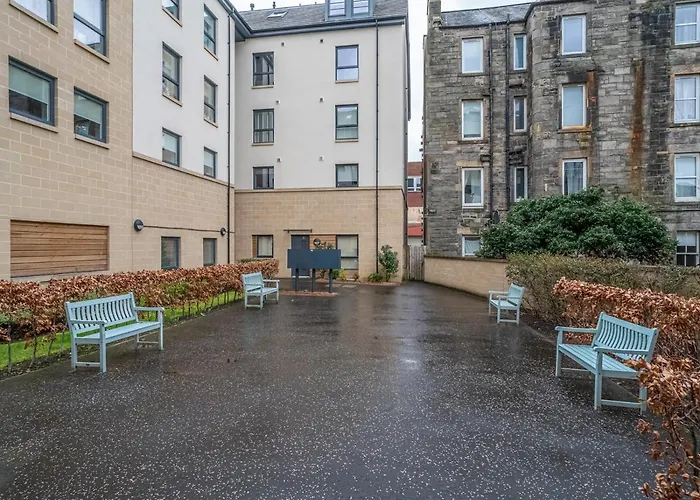 Cosy Modern Flat - Pass The Keys * Edinburgh