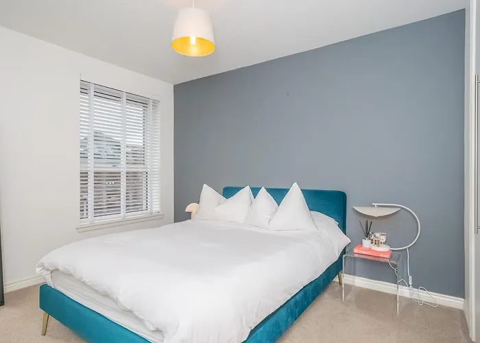 Cosy Modern Flat - Pass The Keys Apartment Edinburgh