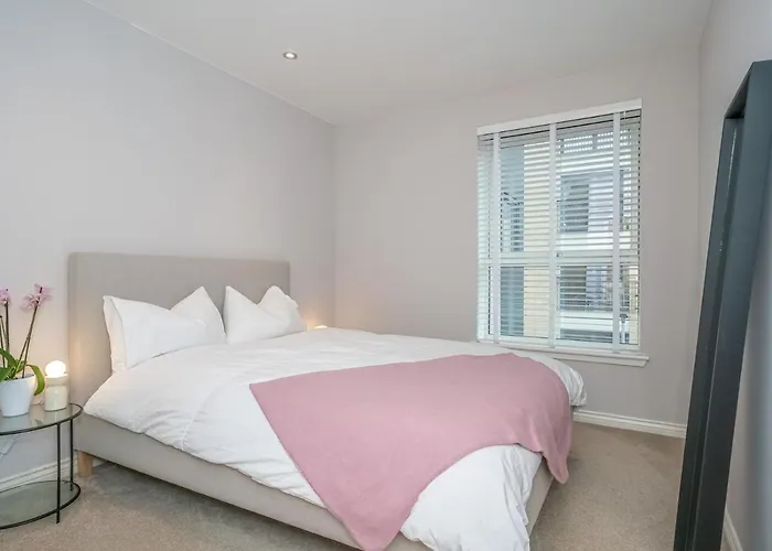 Cosy Modern Flat - Pass The Keys *