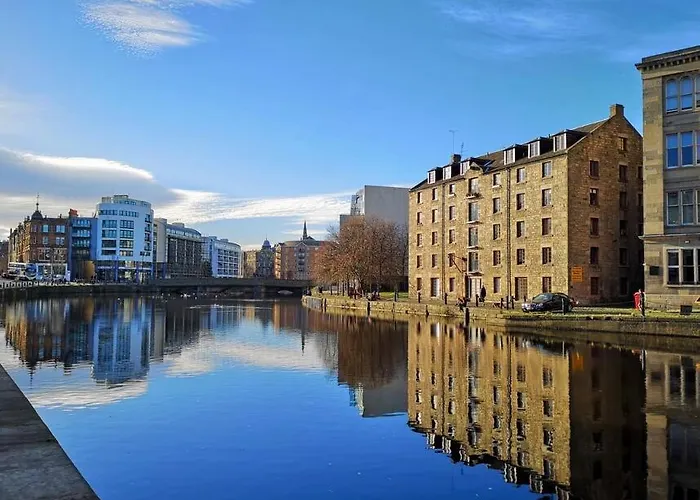 Vibrant At The Shore In Leith