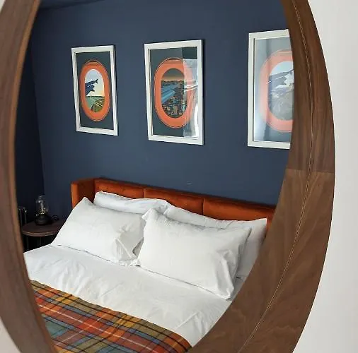 89 The Merchants- Chic By The House Of Danu