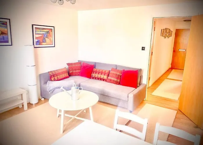 Bright Modern דירה *