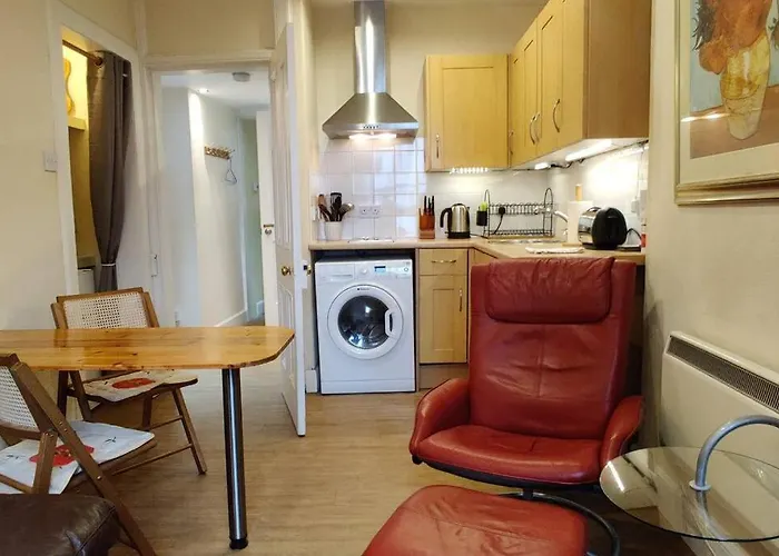 아파트 Royal Mile Apt, Just 1 Min From Castle! 에든버러