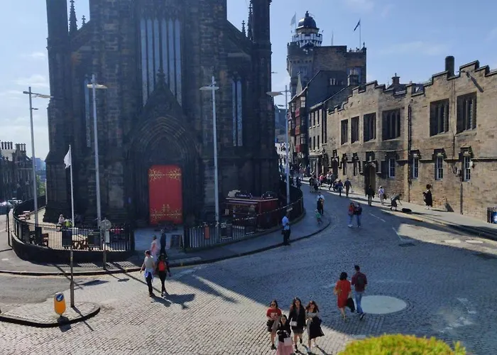 Royal Mile Apt, Just 1 Min From Castle! Edinburgh