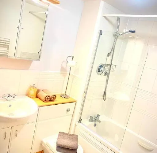 דירה Bright Modern