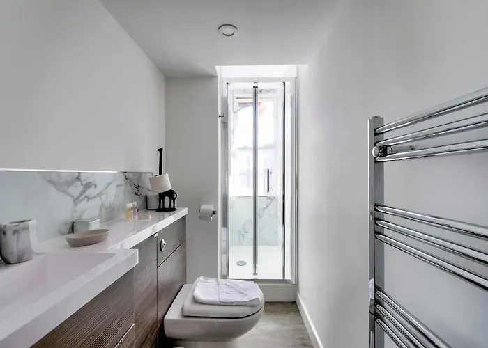 Modern Royal Mile 2 Bed Flat - Pass The Keys Apartament Edynburg