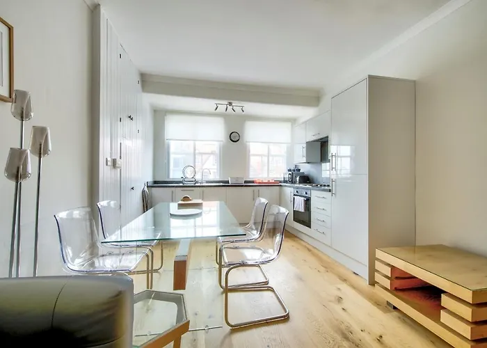 Modern Royal Mile 2 Bed Flat - Pass The Keys Apartament Edynburg