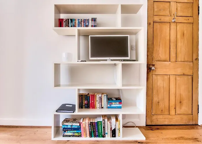 Modern Royal Mile 2 Bed Flat - Pass The Keys Apartament