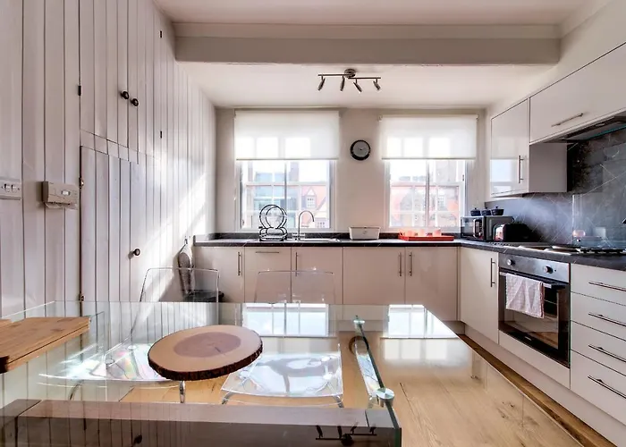 Apartament Modern Royal Mile 2 Bed Flat - Pass The Keys Edynburg