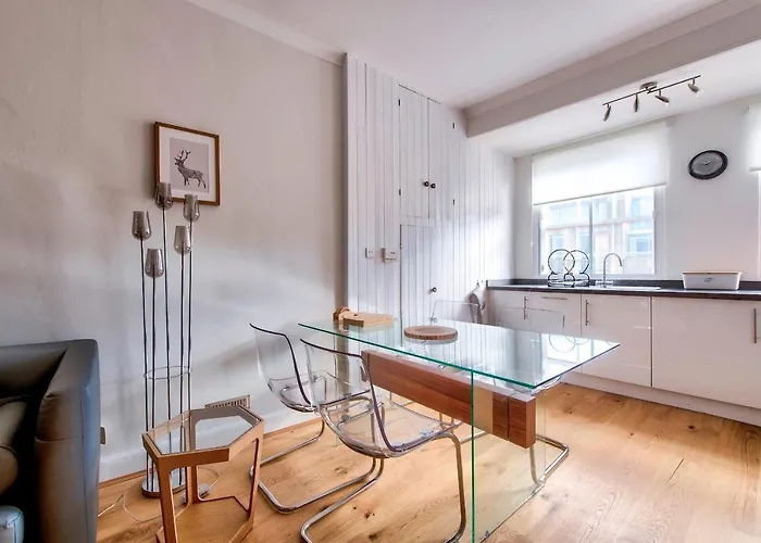 Apartament Modern Royal Mile 2 Bed Flat - Pass The Keys Edynburg