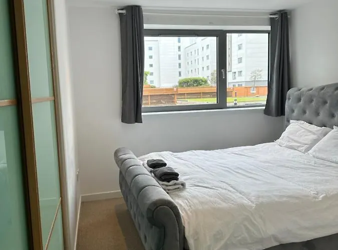 Stunning Waterfront Western Harbour Apartamento