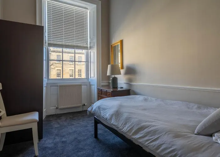 Luxury Apartment/flat Centre דירה *