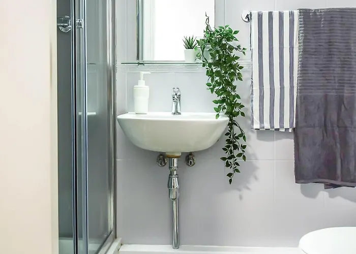 And Ensuite Bedrooms With Shared Kitchen At Fountainbridge In * Édimbourg