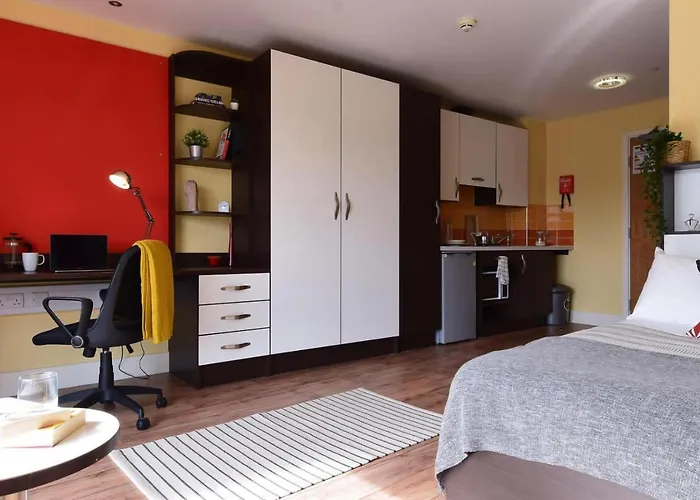 And Ensuite Bedrooms With Shared Kitchen At Fountainbridge In אדינבורו