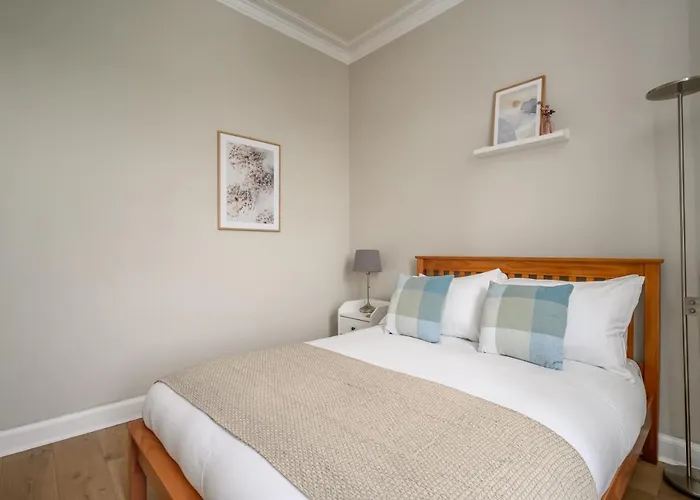 The New Town Lookout By Calton Living Daire Edinburgh