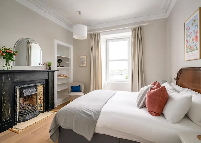 The New Town Lookout By Calton Living Edinburgh