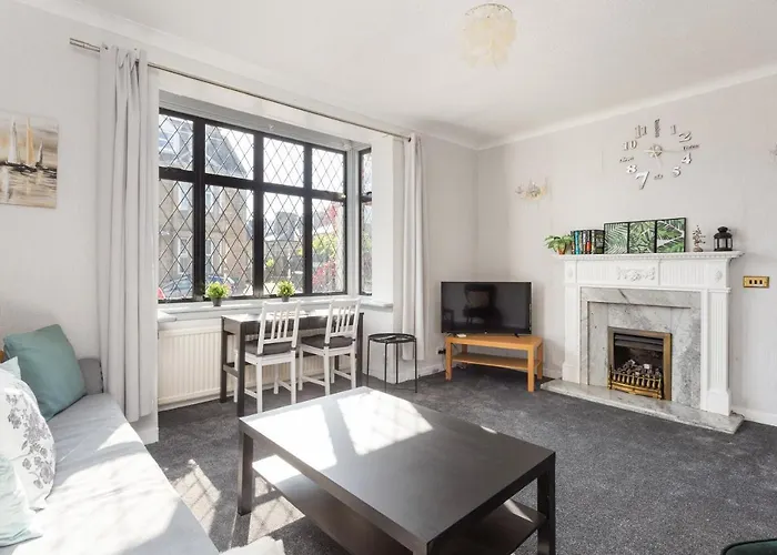 Lovely 3bed House-private Parking