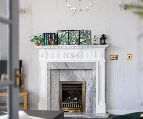 Lovely 3bed House-private Parking *