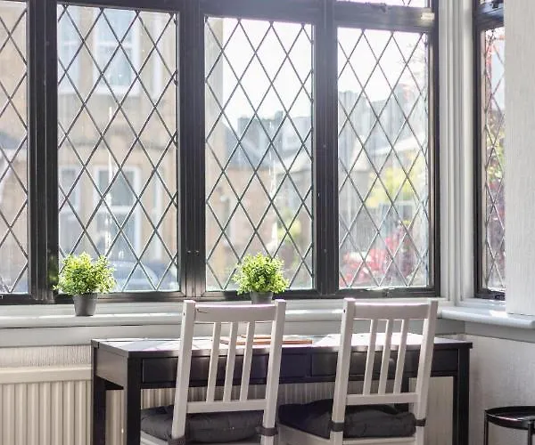 Lovely 3bed House-private Parking Dom wakacyjny