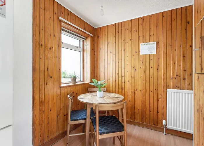 Lovely 3bed House-private Parking Σπίτι διακοπών *