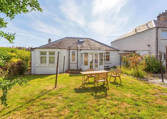 Lovely 3bed House-private Parking *