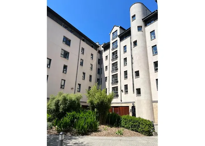 Daire Joivy Affordable 3,4,5 And 12 Bed Private Flats Next To Royal Mile (adults Only) *