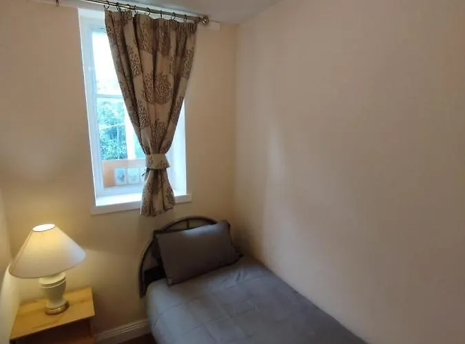 Apartment Park View Apartments: Central 2-bedroom With Free Parking *