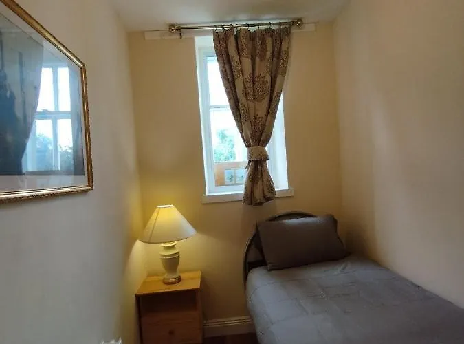 Park View Apartments: Central 2-bedroom With Free Parking Apartment Edinburgh