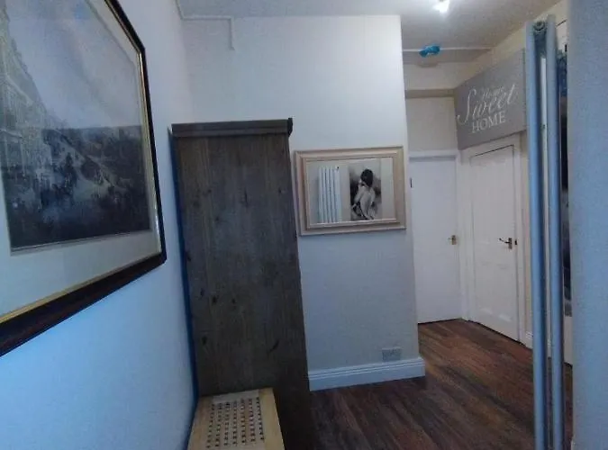 Park View Apartments: Central 2-bedroom With Free Parking Edinburgh